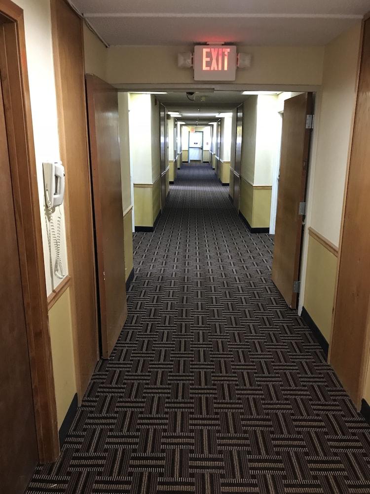 Super 8 By Wyndham Athens Hotel Buitenkant foto